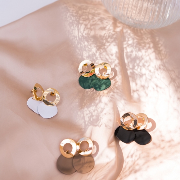 Amara Earrings - Picture 3 of 4